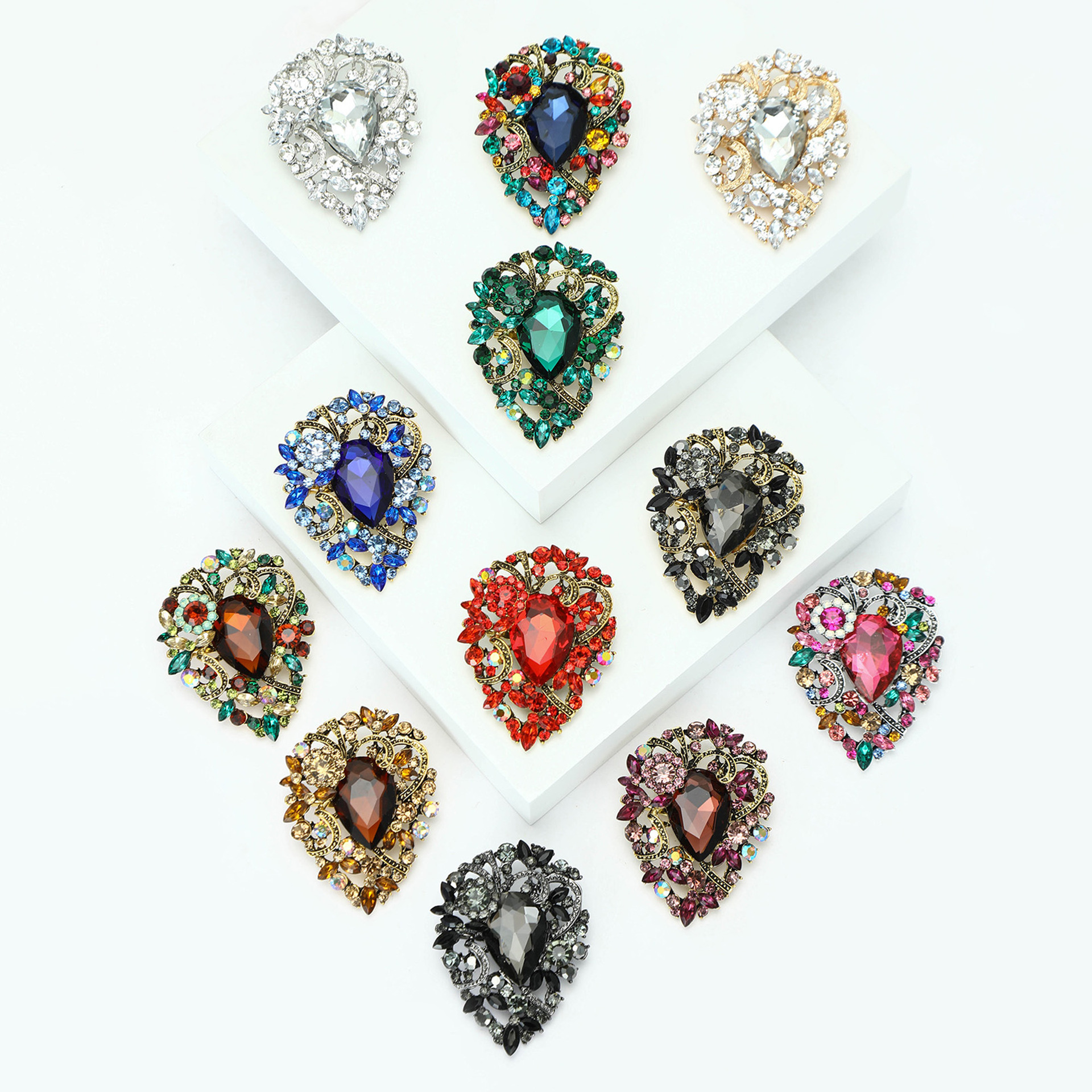 European and American high-grade retro alloy rhinestone glass brooch exquisite creative ladies dress suit corsage jewelry pins