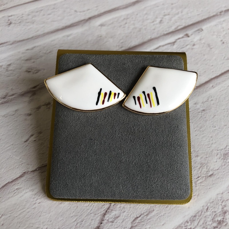 Retro Black White Enamel Flowers Stud Earrings Wholesale Nihaojewelry display picture 8