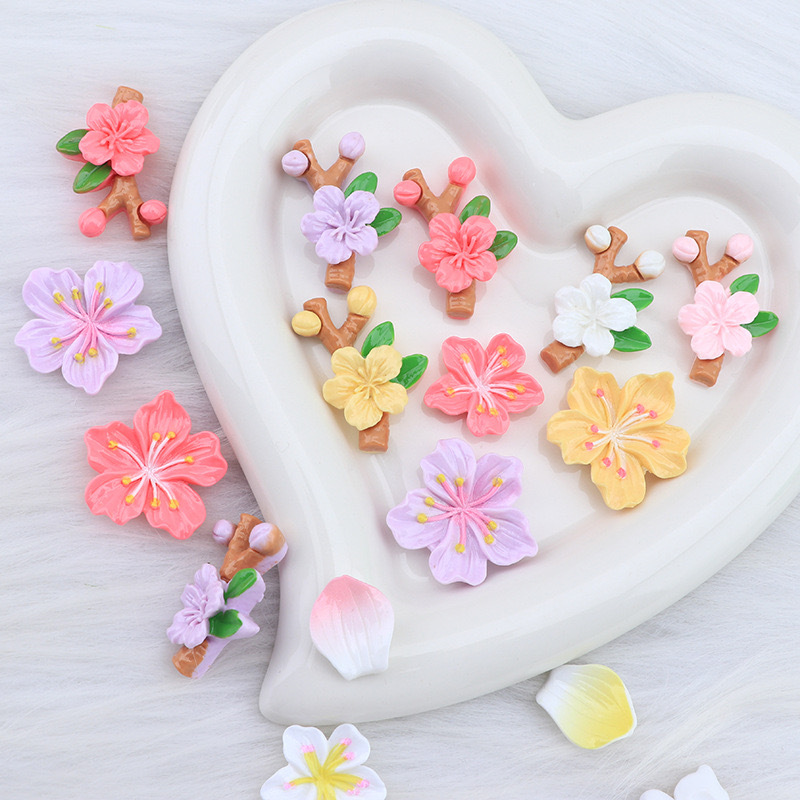 Nuevos accesorios de bricolaje de flor de durazno de resina rosa, zapatos con agujeros de pegamento de crema, fundas para teléfonos móviles, accesorios para el cabello, material de imán para refrigerador al por mayor