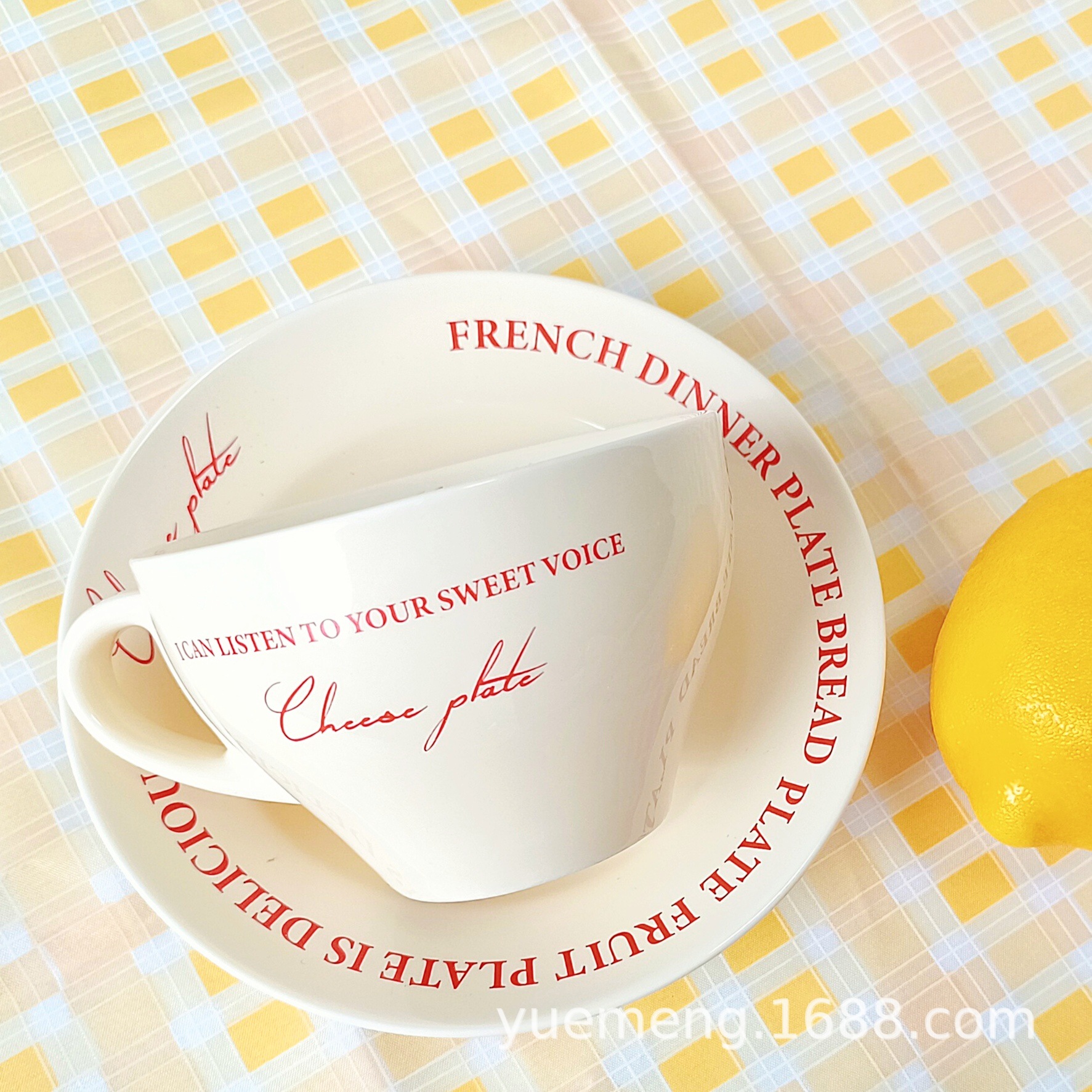 크림 레드 한 컵 한 접시 세트