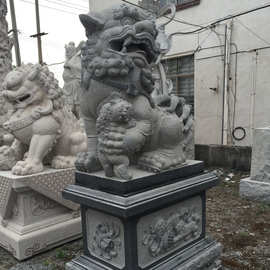 和之 青石门墩狮子石雕图片 酒店加工两米小狮 半手工方式工艺好
