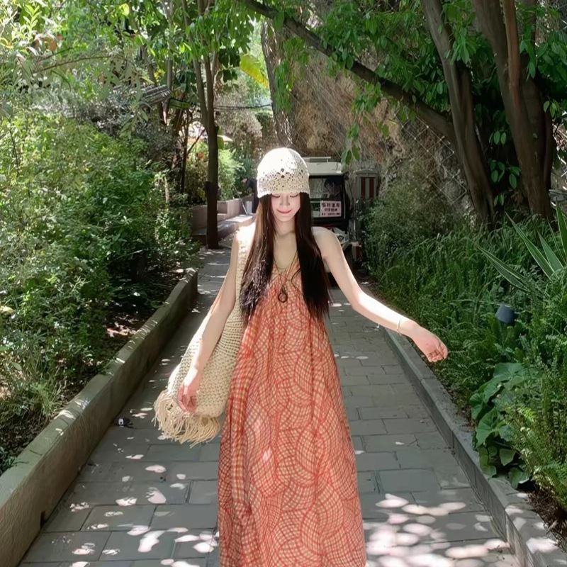 Vacation-style patterned V-neck suspender dress for women, new summer vintage youthful seaside travel casual long dress