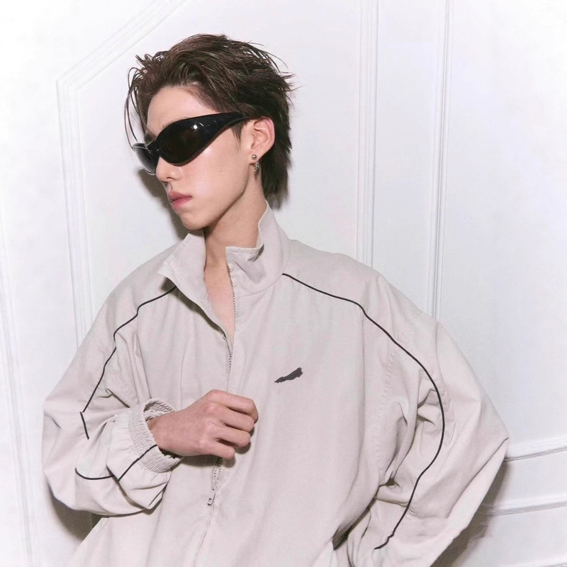 High-Quality, In-Stock Bl Brand New Cream-Colored Jacket with Front and Back Embroidery, Loose Fit, Unisex High-Quality, In-Stock Bl Brand New Cream-Colored Jacket with Front and Back Embroidery, Loose Fit, Unisex