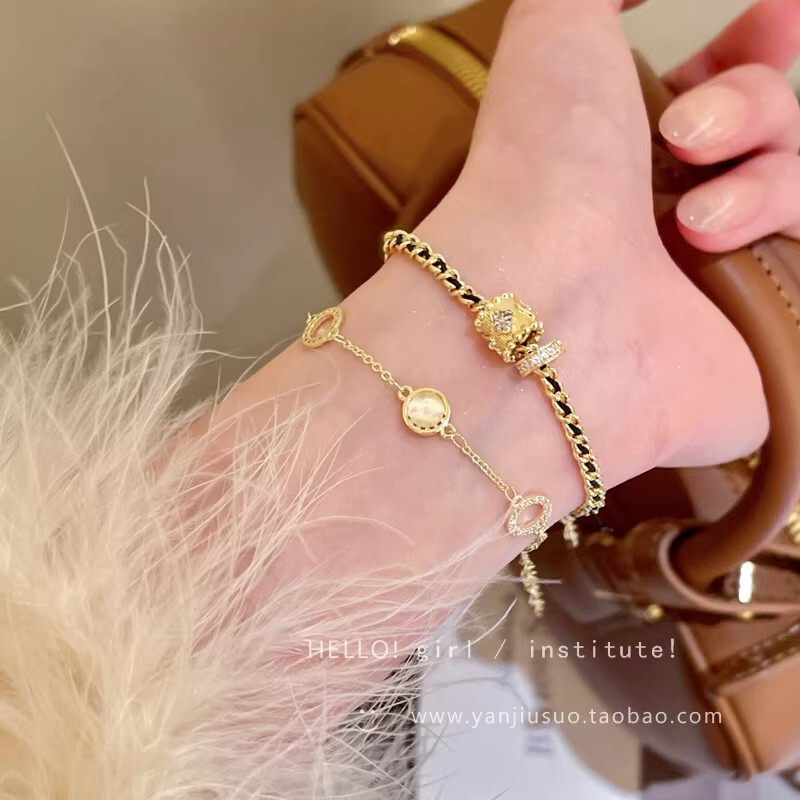 Elegant Chanel-Style Gold Brushed Waistband Bracelet for Women, Light Luxury Niche Exquisite Bracelet, High Aesthetic Value Student Party Jewelry