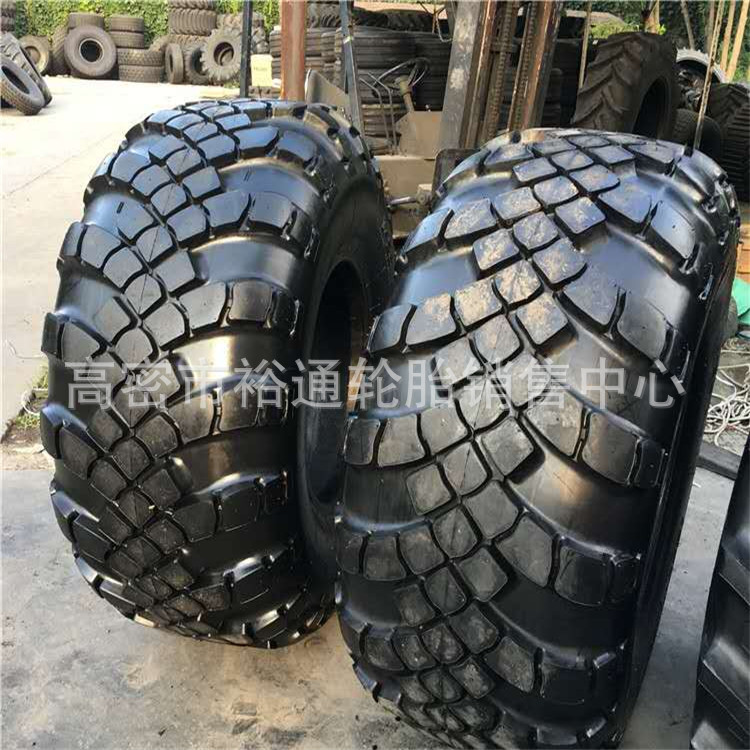 工程俄罗斯炮车越野车轮胎1300x530-533 越野人字胎1500x600-635