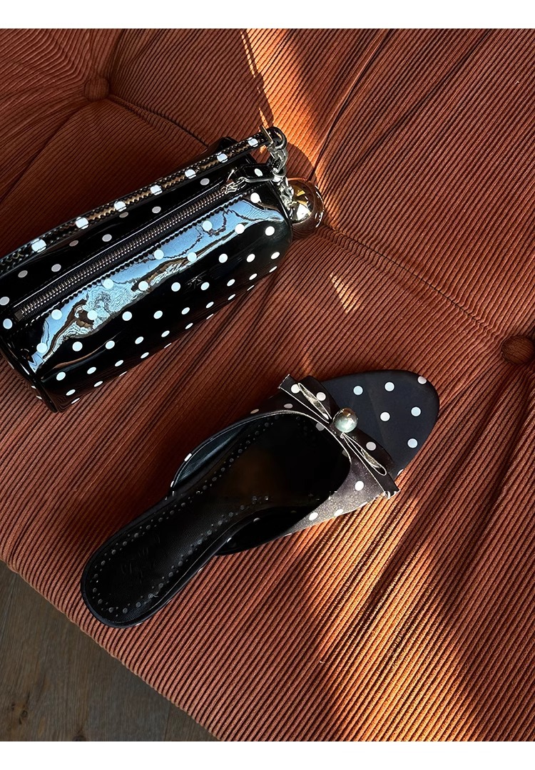 Versión plana ~ Zapatos de mujer de moda Bunan Diseño de nicho Bowknot Gato con zapatillas Nueva sandalias de punta abierta de lunares de perlas