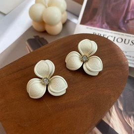 耳环;项链;耳钉