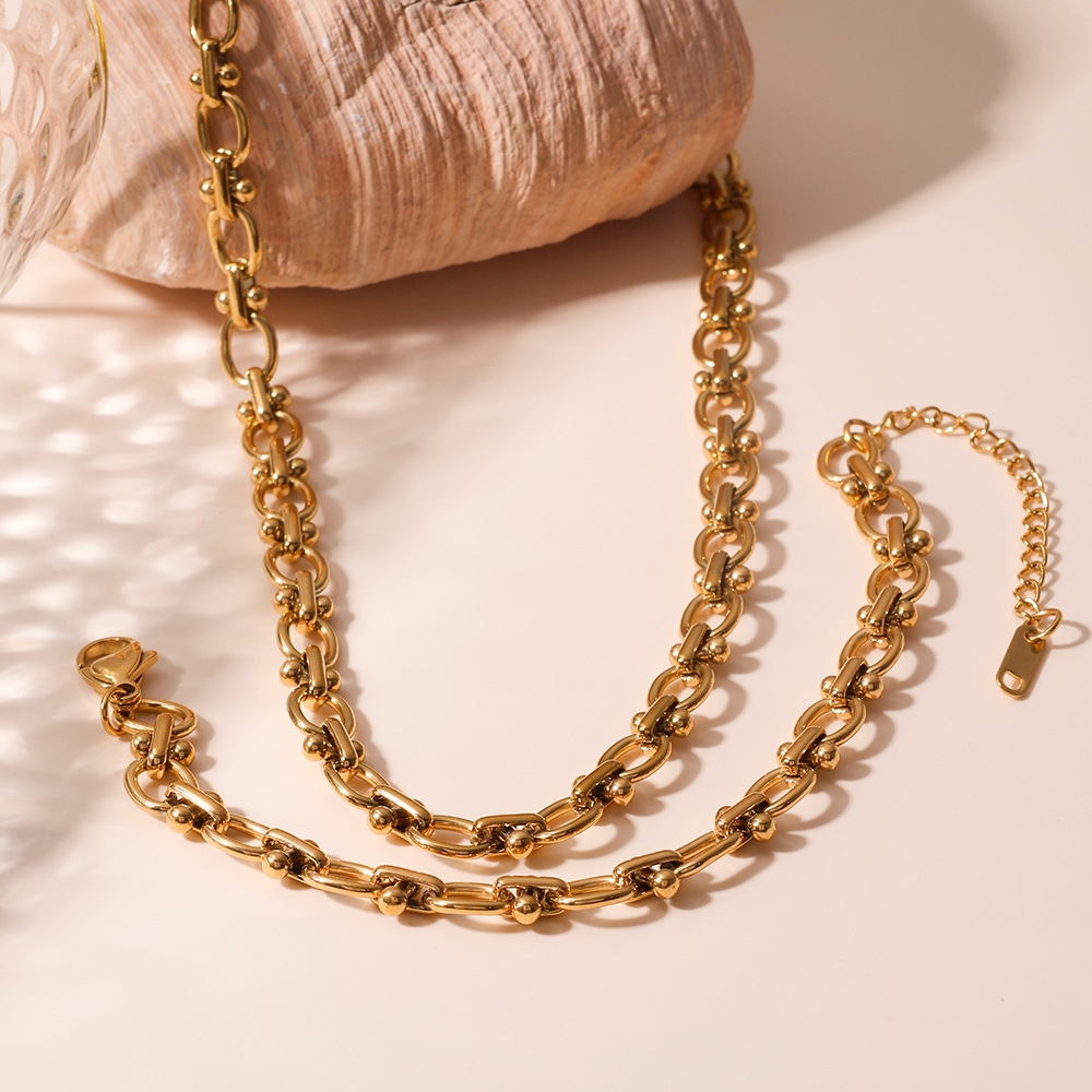 Estilo frío retro francés acero inoxidable horno de 18K galvanoplastia de oro real en forma de O lunares hechos a mano collar de clavícula femenino