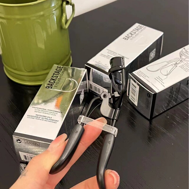 D家迪まつげクリップ美化粧ツールスポット黒滑り止めカールセット超使いやすいシンプルなソフトゴム美化粧クリップ|undefined
