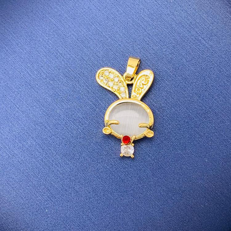 Tiktok Venta caliente colgante al por mayor auto-seleccionado 100 cobre colgante único con fuente de cadena de fábrica al por mayor sin cadena