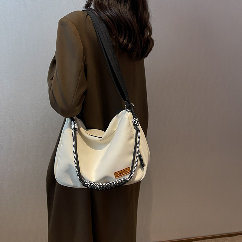 Large-capacity crossbody canvas bag for women 2023 new style, versatile and casual single-shoulder pillow bag for commuting to school on Instagram undefined