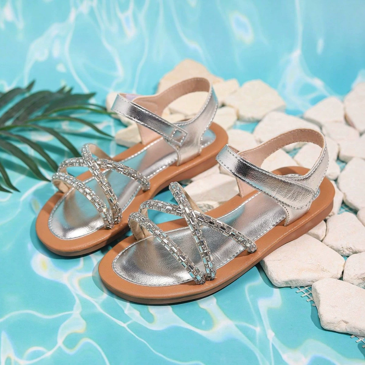 Трансграничная внешняя торговля Французская мода дикий темперамент фея нежный ветер сандалии женские топая фекалии плоское дно модной пляжной обуви