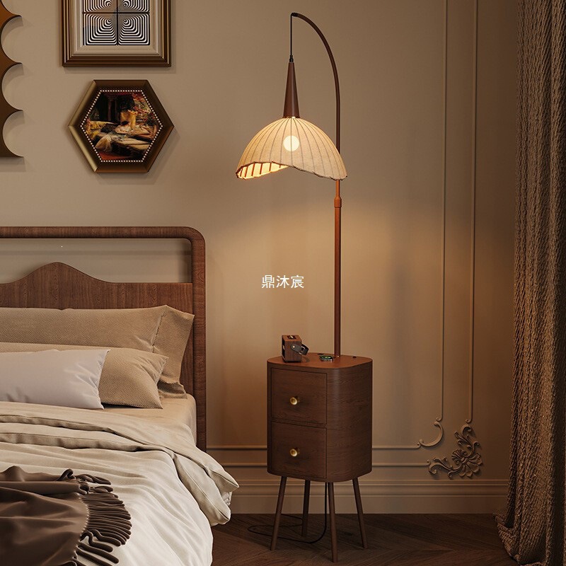 Retro Floor Lamp with a High-End Feel, Bedroom Solid Wood Drawer Storage Rack, Vintage Style Wireless Charging Bedroom Bedside Table Lamp