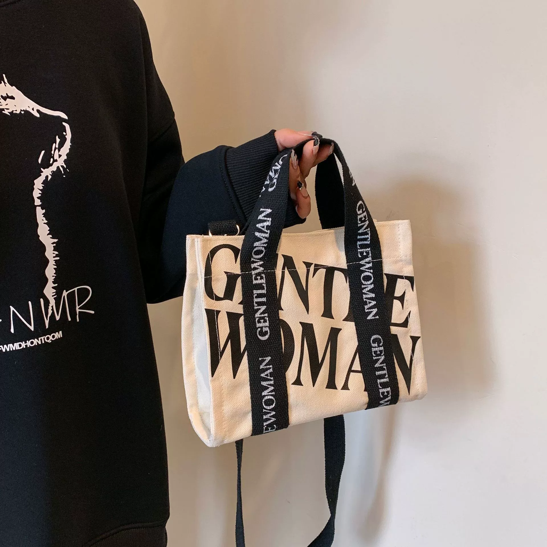 Таиланд Нежная Женская нишевая Холщовая Сумка через плечо 2024, новая Персонализированная модная сумка с буквенным принтом