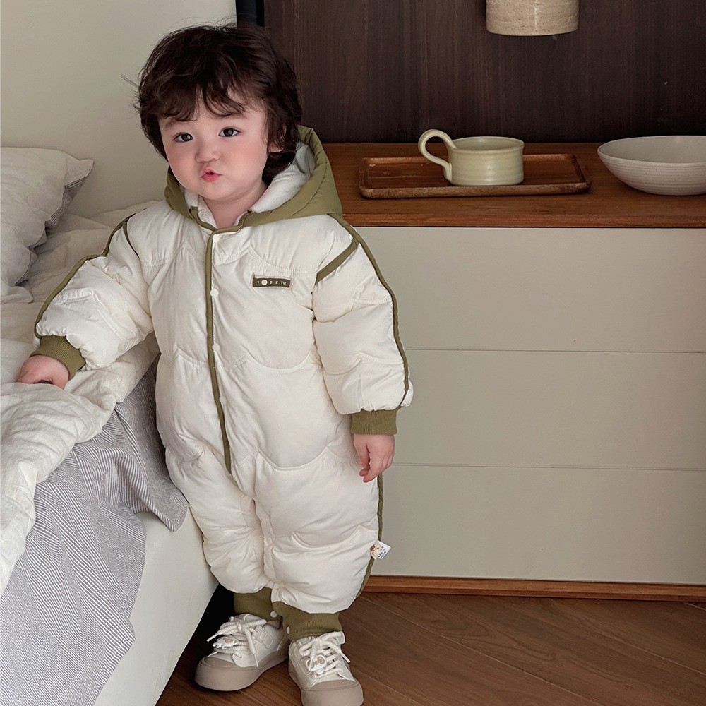 2024 nuevo estilo de invierno bebé coreano estilo occidental a juego, grueso, cálido, cómodo y suave, chaqueta de algodón de una pieza para bebé