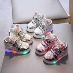 子供の2025春と秋の新しいスタイルの弓女の子LEDライトアップ小さなレザーブーツ明るいダイヤモンドスポーツシューズカジュアルで多用途