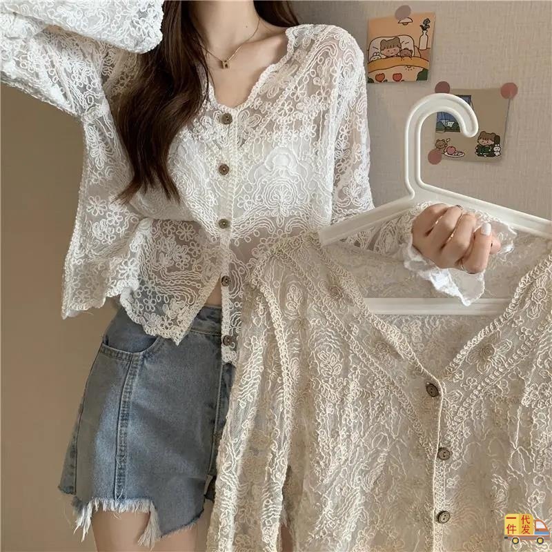 Lace shirt female 2022 Spring new pattern Korean Edition V-neck Easy Western style French tender Sweet crochet Amazon