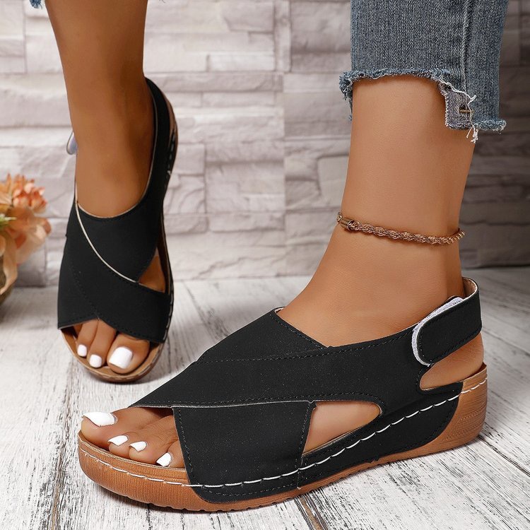 Nuevas sandalias de talón inclinado para mujeres transfronterizas de tamaño grande contra el color de velcro transpirable sandalias de fondo grueso para mujeres de comercio exterior