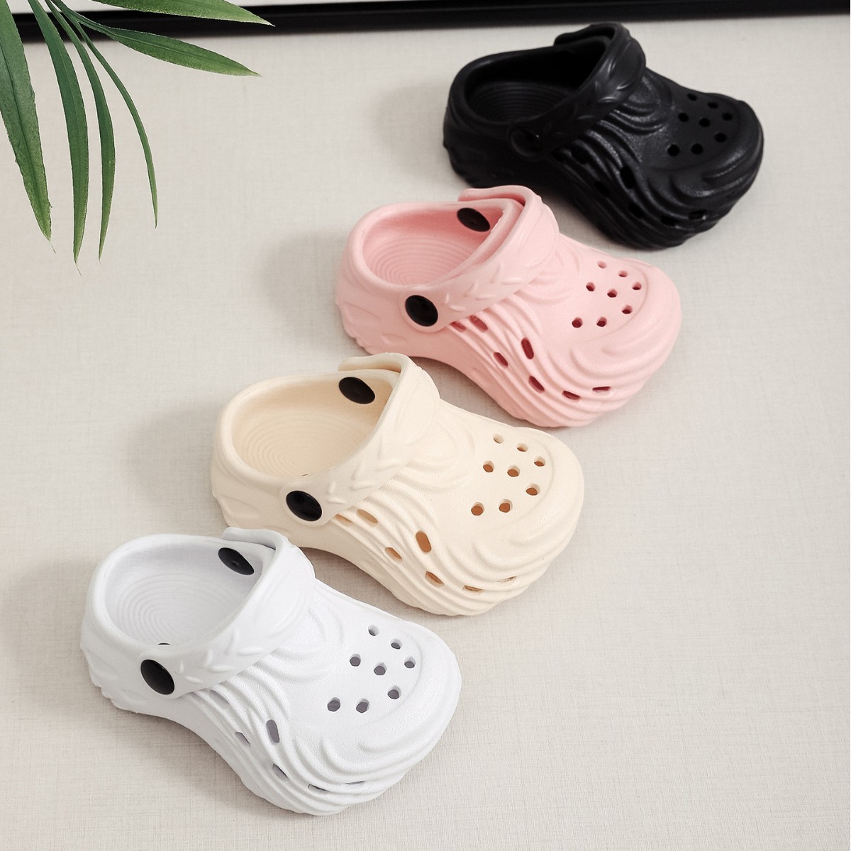 Leichte Kinderclogs mit weicher Sohle, rutschfester Zehenpartie und geschlossenem Zehenbereich, einfarbig, für Jungen und Mädchen, für drinnen und draußen_voghion.com
