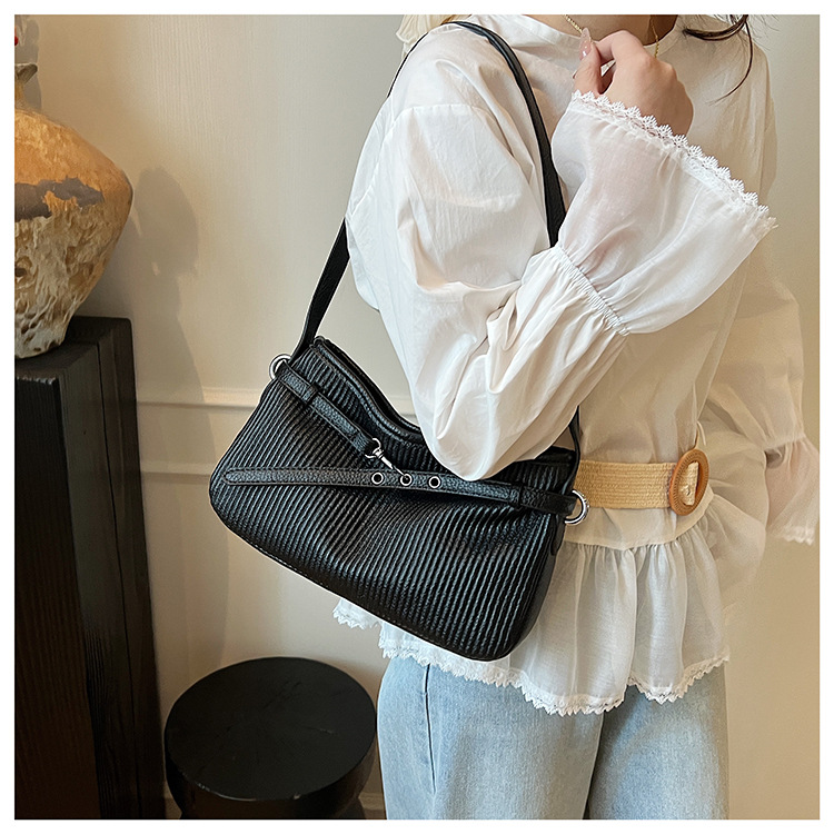 Large-capacity women's summer 2025 new fashion crossbody bag, Korean-style casual single-shoulder armpit commuting bag for work undefined