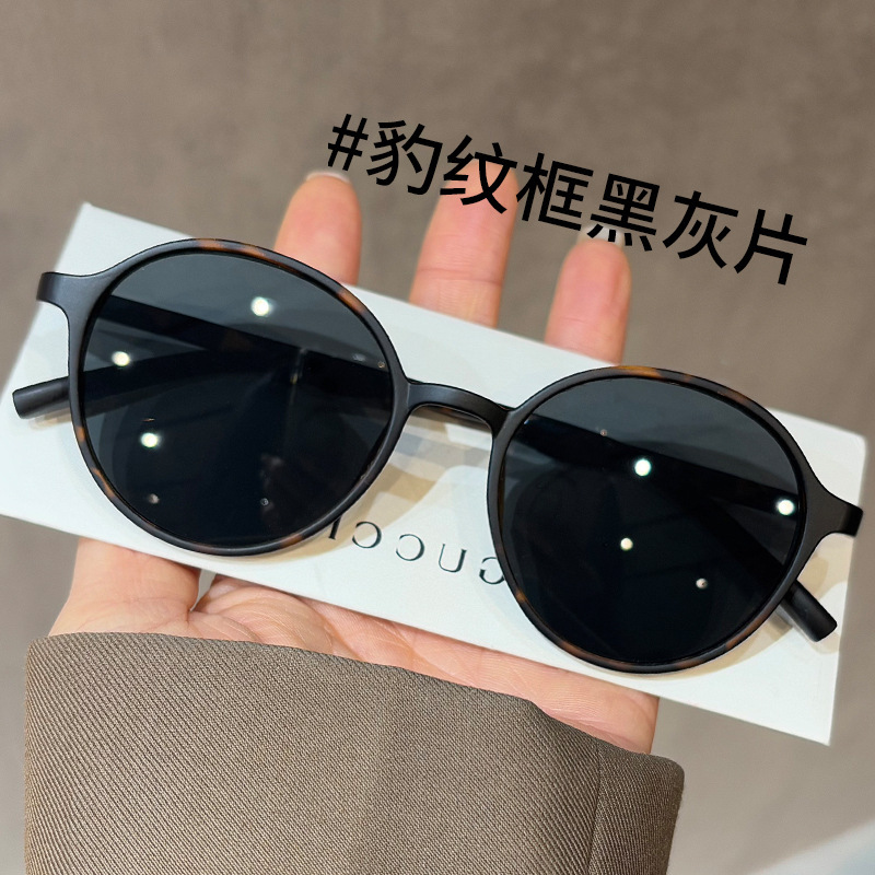 표범 무늬 프레임 검정 및 회색 조각