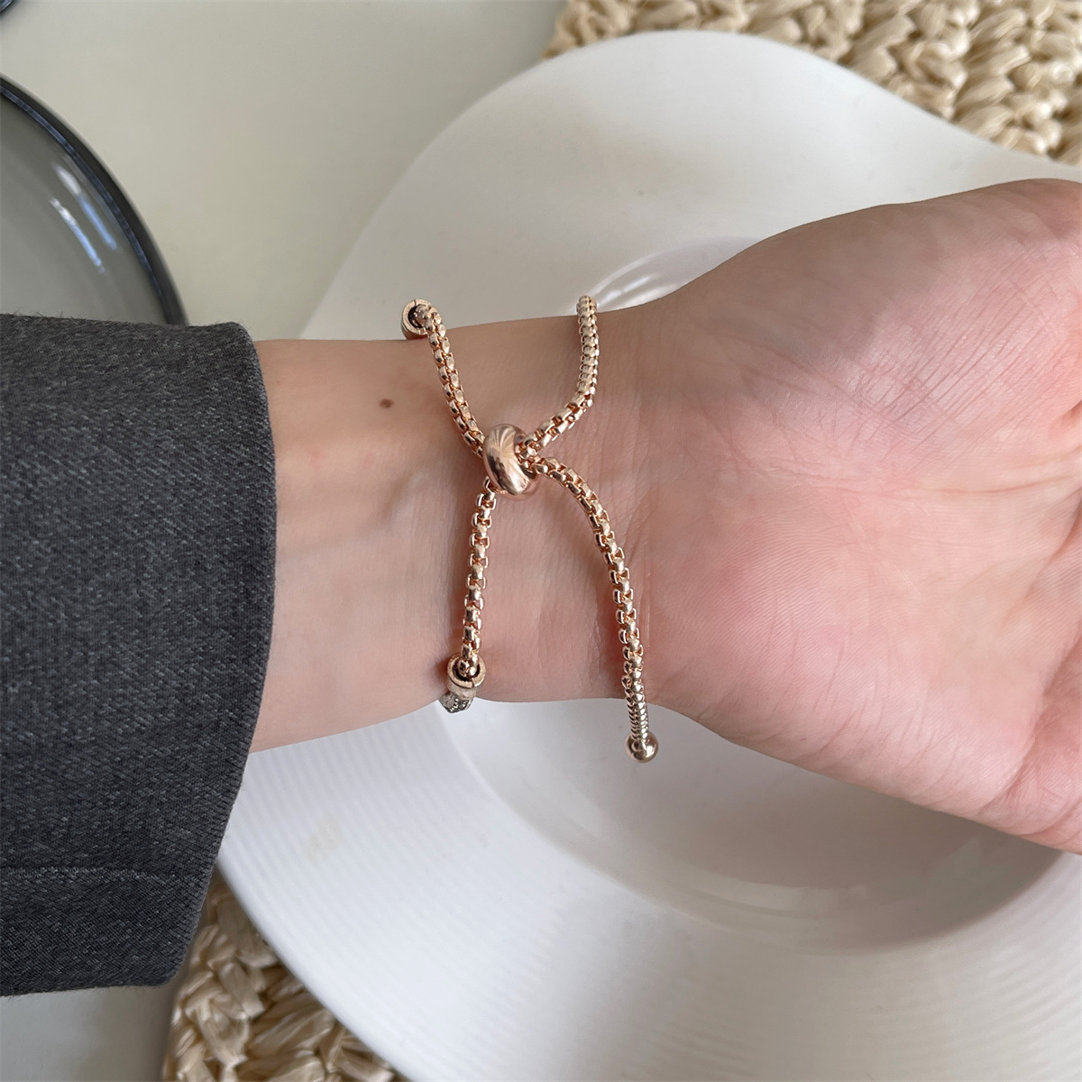 Classic Style Commute Solid Color Jewelry Buckle Quartz Watch display picture 21