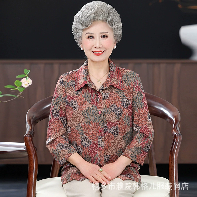 Старушка весенняя цветочная рубашка