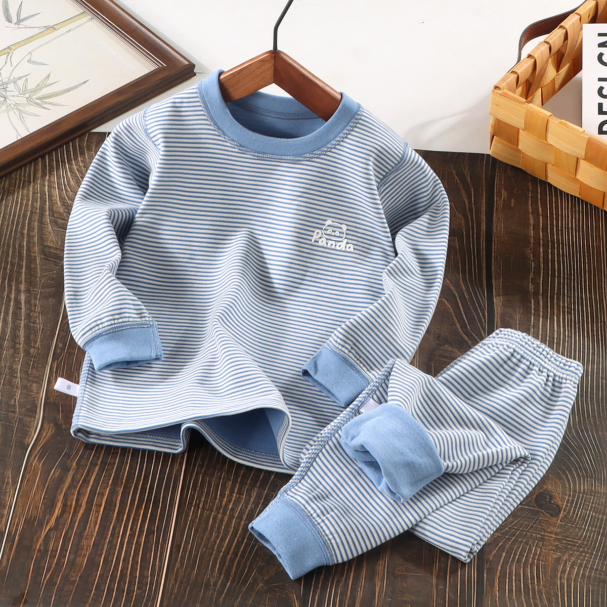 Niños de otoño y invierno lana seda abrigo de otoño pantalones de otoño hombres y mujeres rayas sin hueso conjunto de ropa de hogar caliente para niños mayores