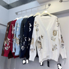 フランスの高級感の重工業の明るい枚の立体の刺繍のニットのセーターの女性の秋冬の新型の流行の花のセーターのコート
