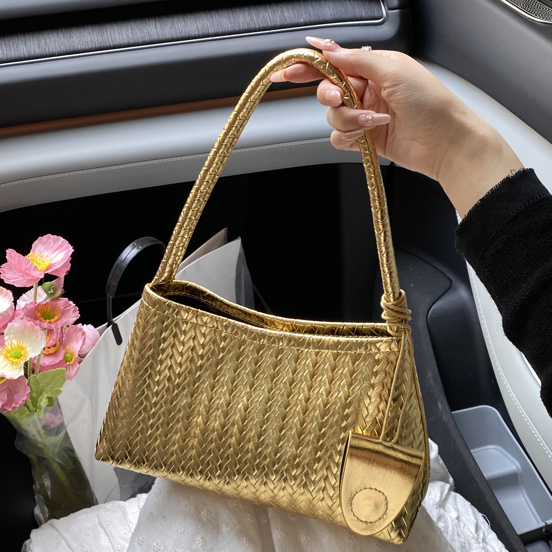 2025 New French Niche Elegant Women's Handbag Luxury Minimalist Shoulder Bag Underarm Baguette Bag