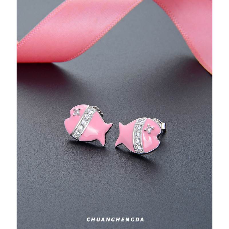 Moda japonesa y coreana dulce adorable pendientes de pez joyas de orejas s925 plata esterlina con diamantes de goteo de aceite creativo pernos de orejas para mujeres