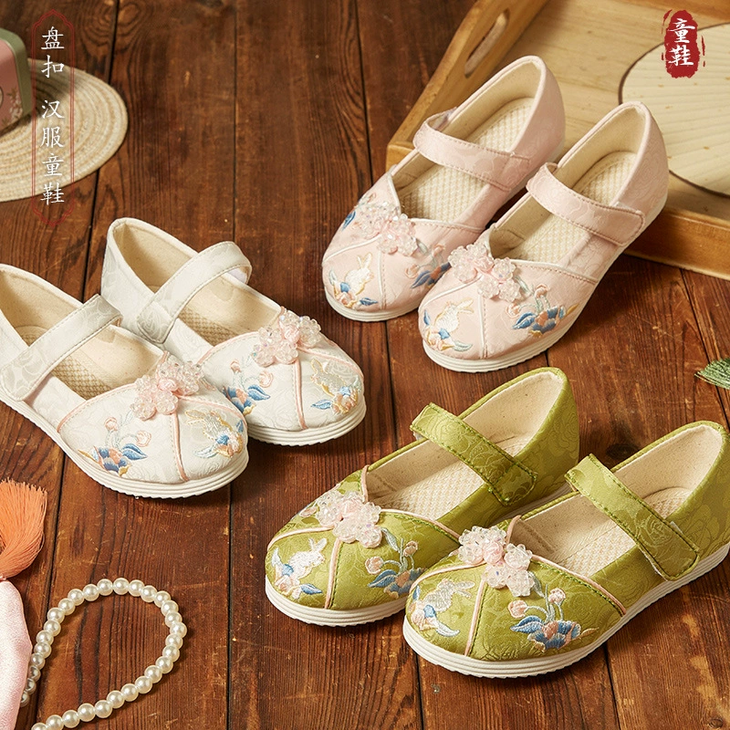 Новые летние сандалии для девочек, туфли с вышивкой, старые пекинские тканевые туфли, детские тканевые туфли, туфли династии Хань, детские костюмные туфли для выступлений.