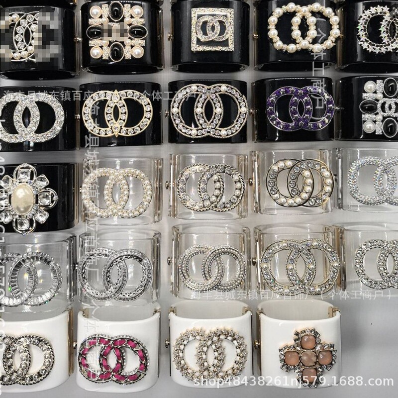 Chanel-Style Acrylic Bracelet with Double C, Fashionable and Versatile Wide Version, High-End Celebrity-Inspired Women's Chanel Bracelet Chanel-Style Acrylic Bracelet with Double C, Fashionable and Versatile Wide Version, High-End Celebrity-Inspired Women's Chanel Bracelet