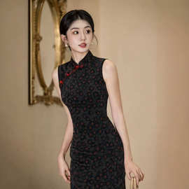 旗袍女秋季无袖新中式碎花2026新款气质优雅日常穿搭年轻款连衣裙