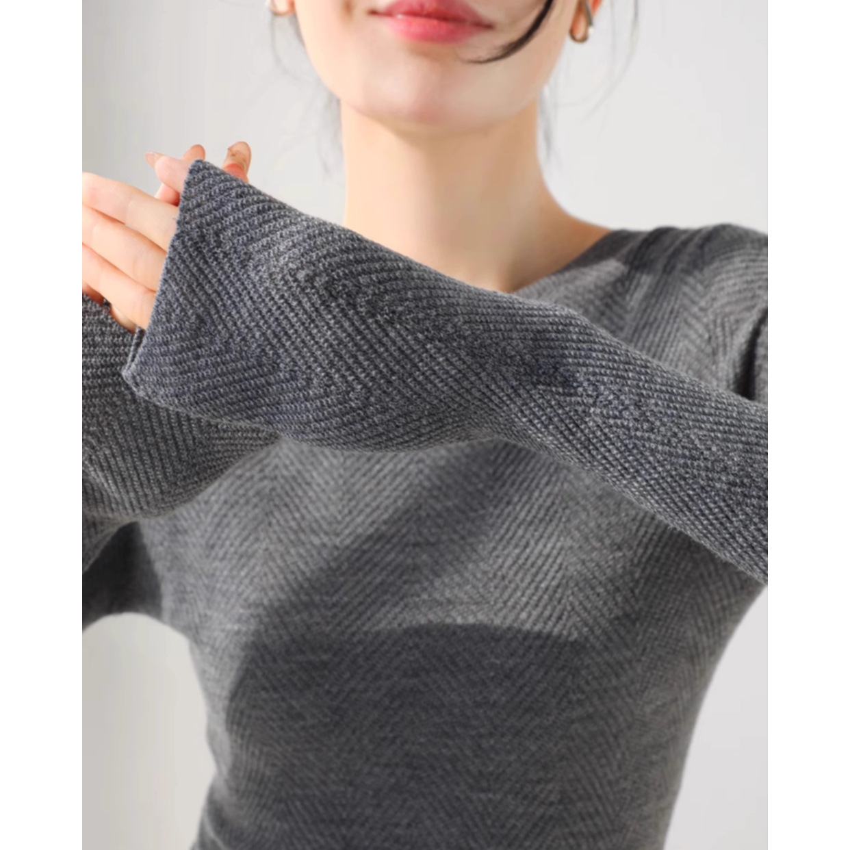 High-End Yangtze Yarn Seamless Wool Texture Slim Fit Inner Wear for Women Autumn and Winter Round Neck Layered Bottoming Sweater Gray