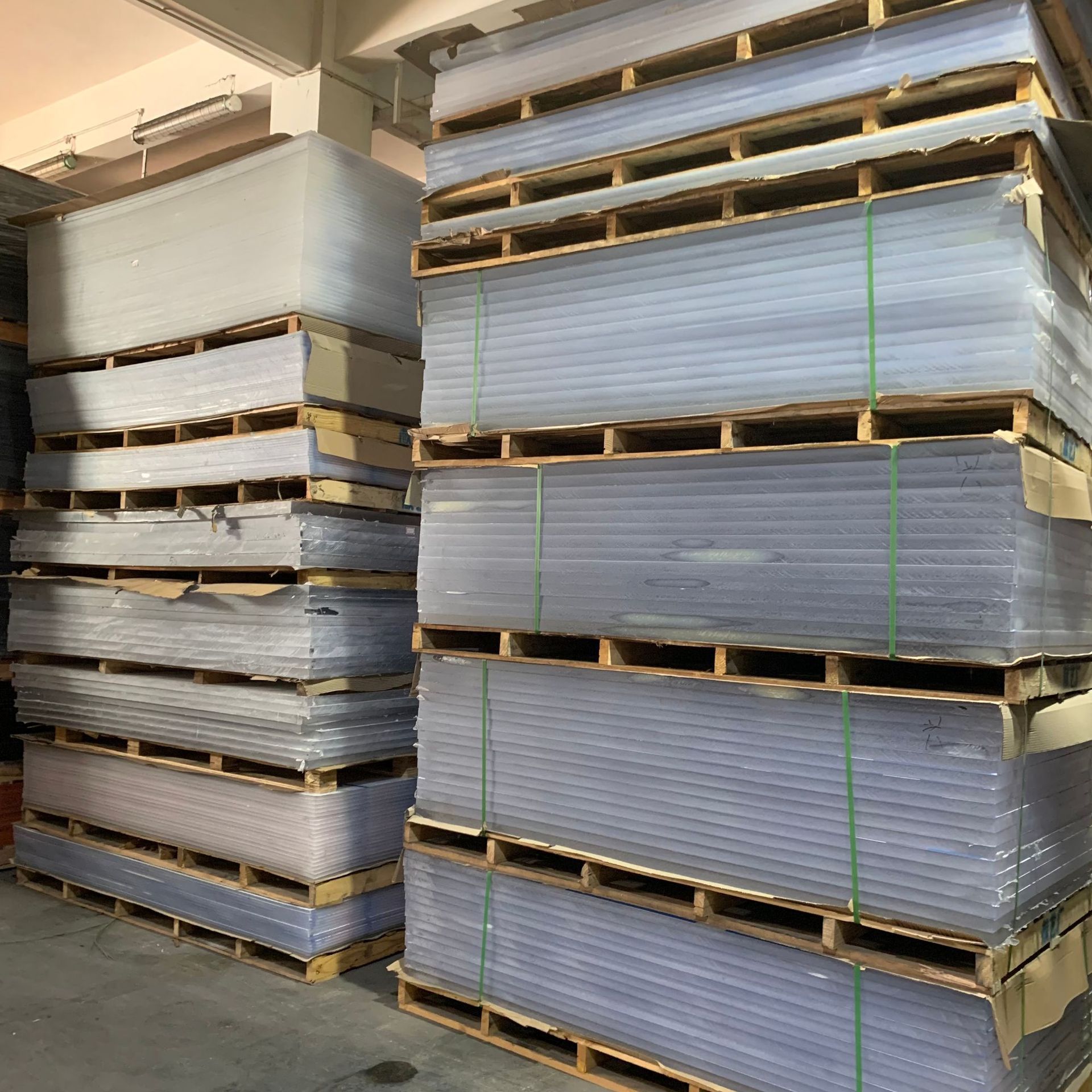 厂家批发透明亚克力板磨砂彩色有机玻璃板激光雕刻UV印刷折弯加工