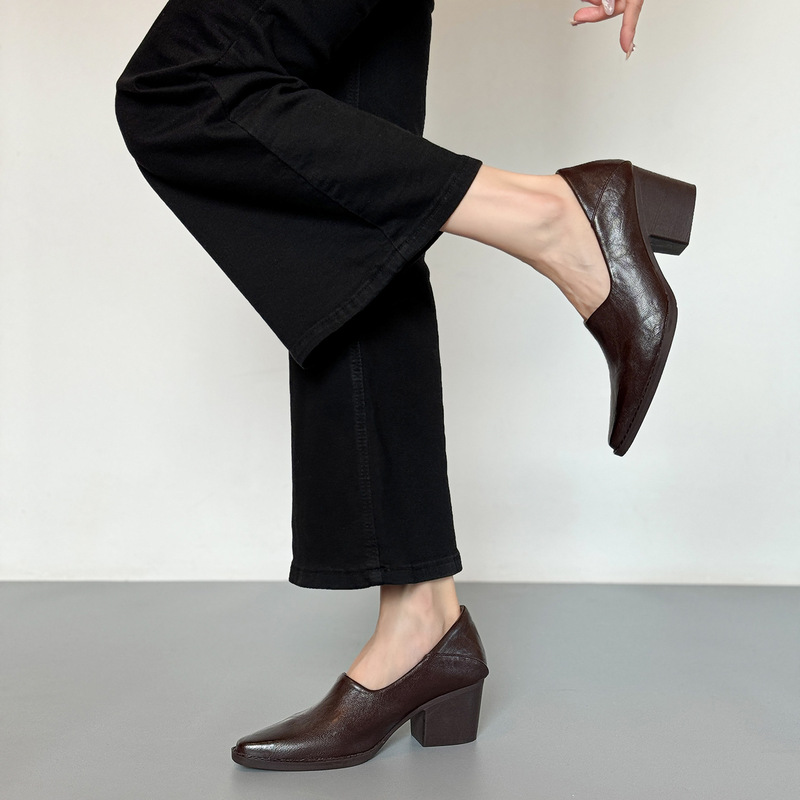 6cm Fashionable women's leather shoes with chunky heels, square toe, deep-cut design, European and Korean style, simple retro high-heeled shoes for commuting