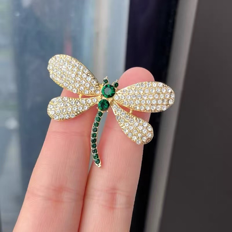 精致闪钻蜻蜓胸针高级感西装胸花别针防走光配饰 环保合金