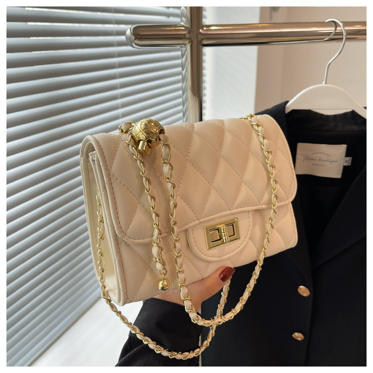 Women's Pu Leather Solid Color Lingge Fashion Lingge Cross Square Buckle Shoulder Bag Crossbody Bag Diamond Pattern Bag display picture 5