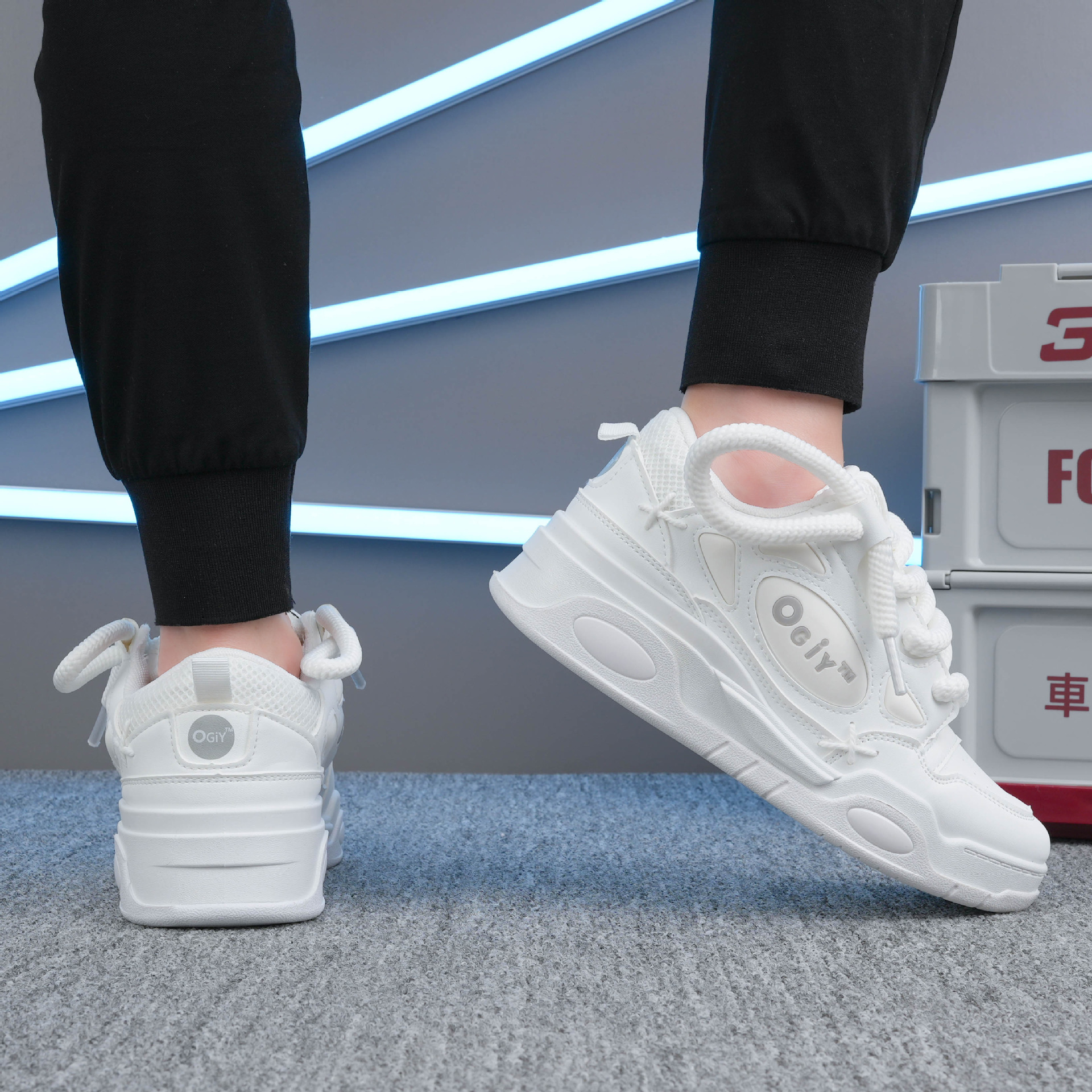 로우 컷 화이트