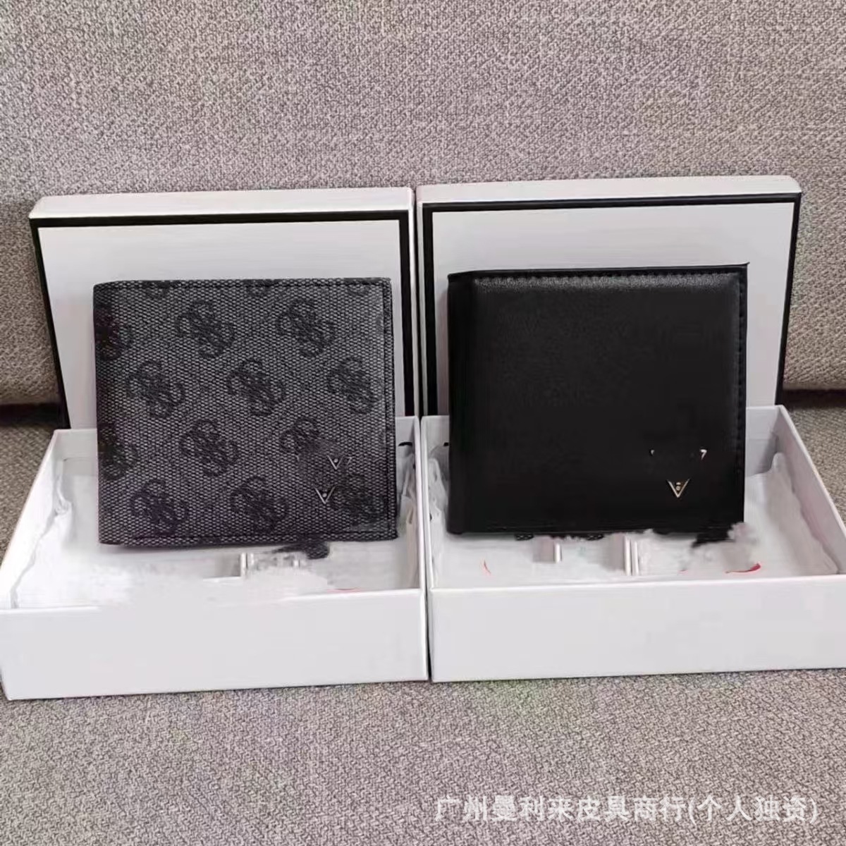 Men's short fashionable wallet with zipper made of soft leather