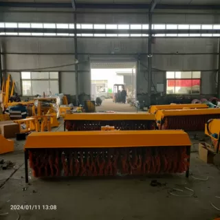 可拆卸市政道路除雪滚刷设备 自带动力高强度环卫改装扫雪设备