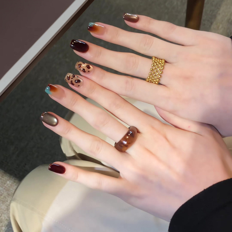 Handmade Nails for Autumn and Winter, Dark Amber Leopard Print, French Sweet and Cool Elegant, Sexy Nails, High-End Whitening Manicure