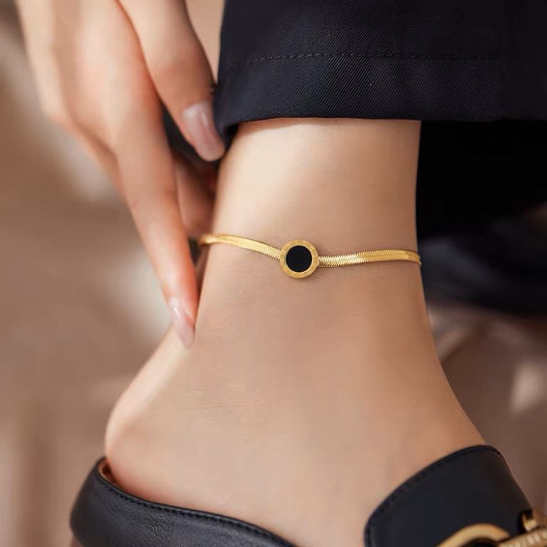 Roma nueva pulsera de tobillas de moda galvanizado 18K Jensen sistema de acero de titanio no se desvanece rojo viento frío nicho de diseño pulsera de pie