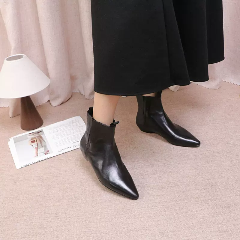 933A-2 简约通勤黑色尖头真皮短靴女秋季新款低跟切尔西靴
