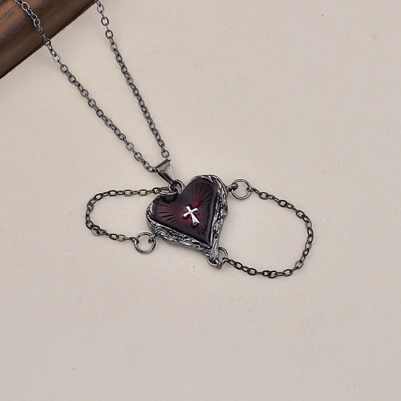 European and American Gothic Dark Style Unique Creative Wings Embracing Love Cross Necklace Old High-End Jewelry European and American Gothic Dark Style Unique Creative Wings Embracing Love Cross Necklace Old High-End Jewelry