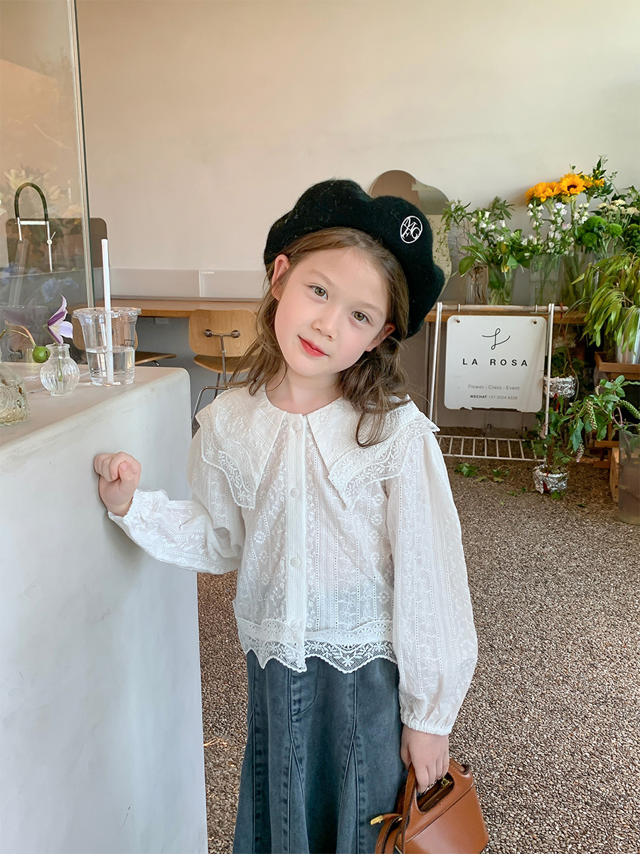 Camisa de muñeca de las niñas 2023 otoño nuevo estilo dulce bordado hueco superior de los niños camisa superior de encaje