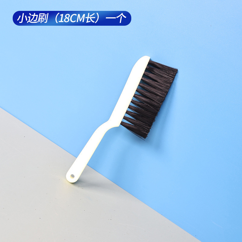 A small edge brush (suitable for brushing library edges)