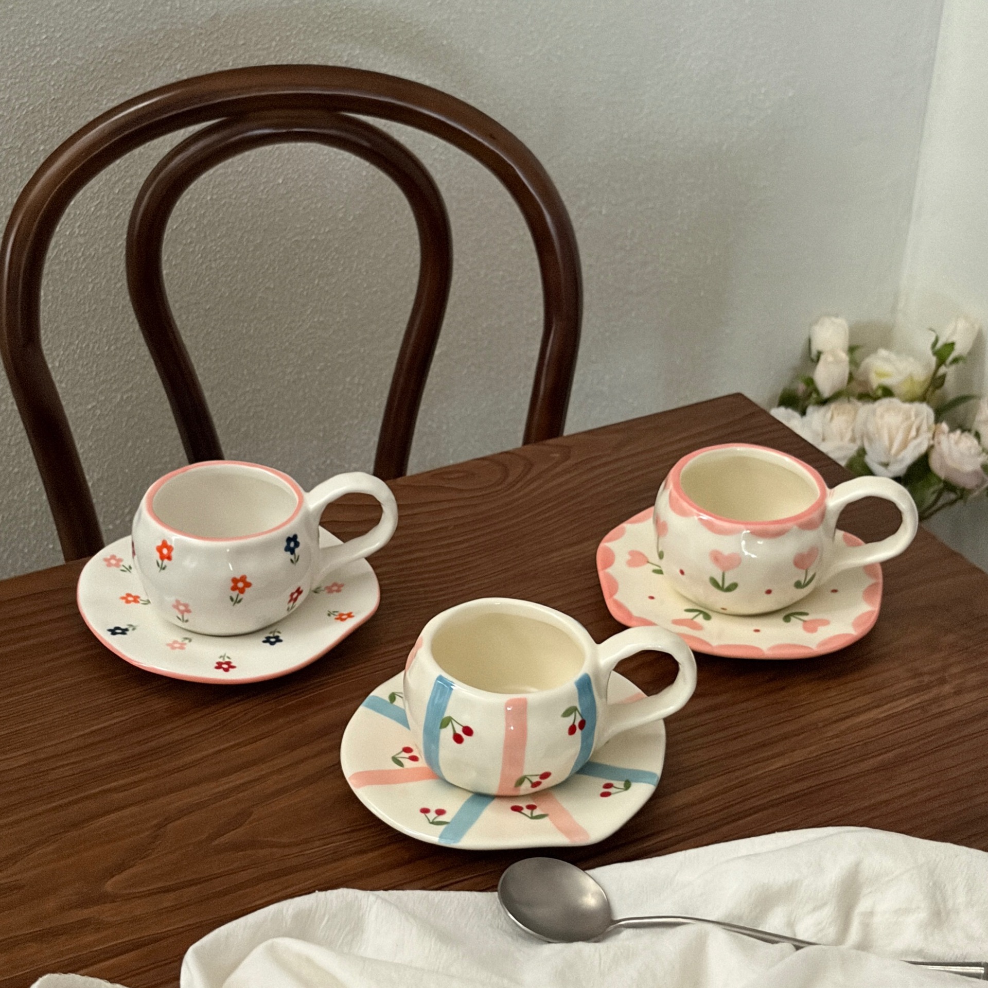 Ins-style vintage hand-painted irregular ceramic cup and saucer, high aesthetic coffee cup and saucer, afternoon tea dessert plate