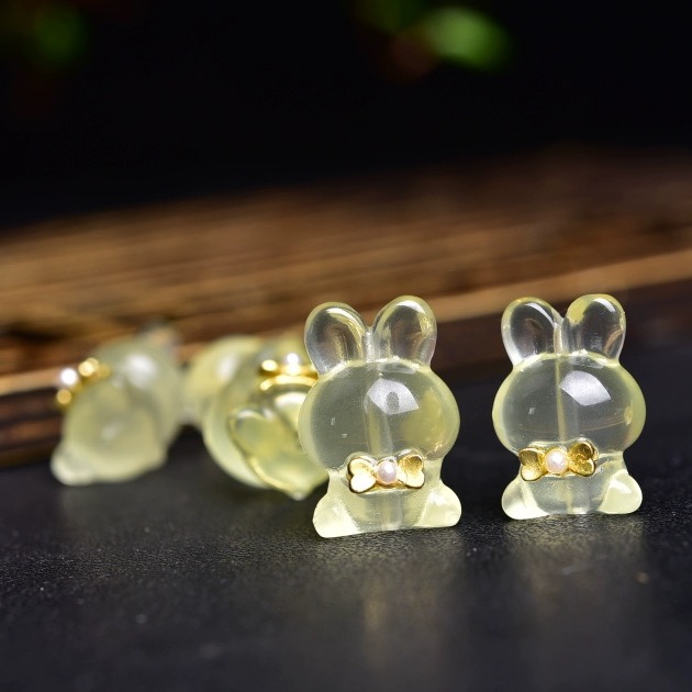 Organic pendant with amethyst with bow